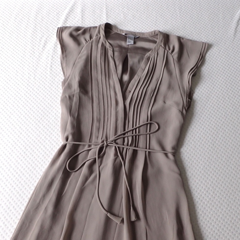 H&M Flutter Sleeve with Tie Waist Dress Size - 4
